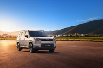 一车三动力叠加硬核安全，星光560满足所有场景「硬」需求